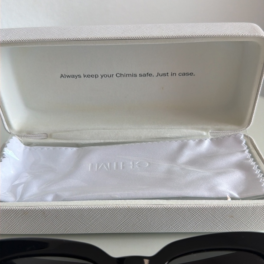 Chimi 07 Black Sunglasses - Picture 9 of 11